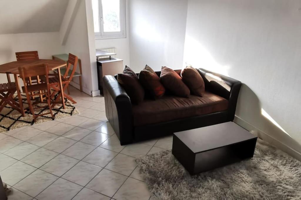 F2 35-44m2 9 Mins Voiture Chateau 4pers 1ch+sejour Apartment